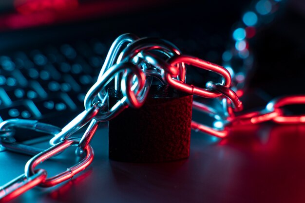 Безопасность в интернете: защита конфиденциальности и борьба с киберпреступностью
